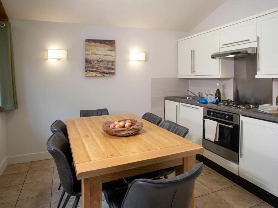 Blackwood Forest Cabins - Forest Holidays Popham Extérieur photo